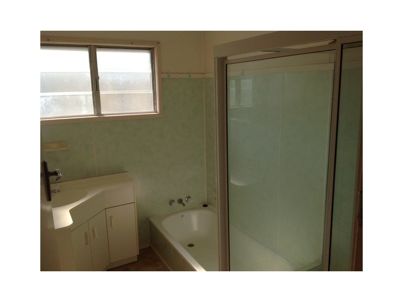 7  Oak Street, Blackwater QLD 4717