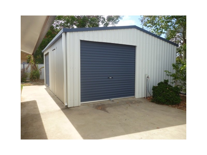 1A Long Street, Blackwater QLD 4717