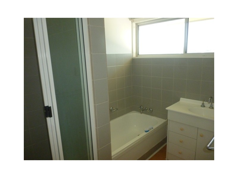 11 ADAMS, Blackwater QLD 4717