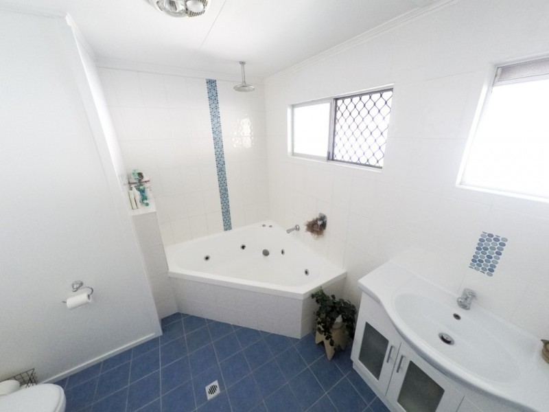 49 Wattle Street, Blackwater QLD 4717