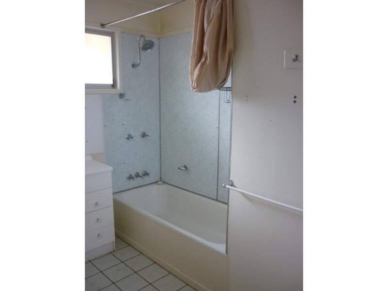 72  Arthur Street, Blackwater QLD 4717