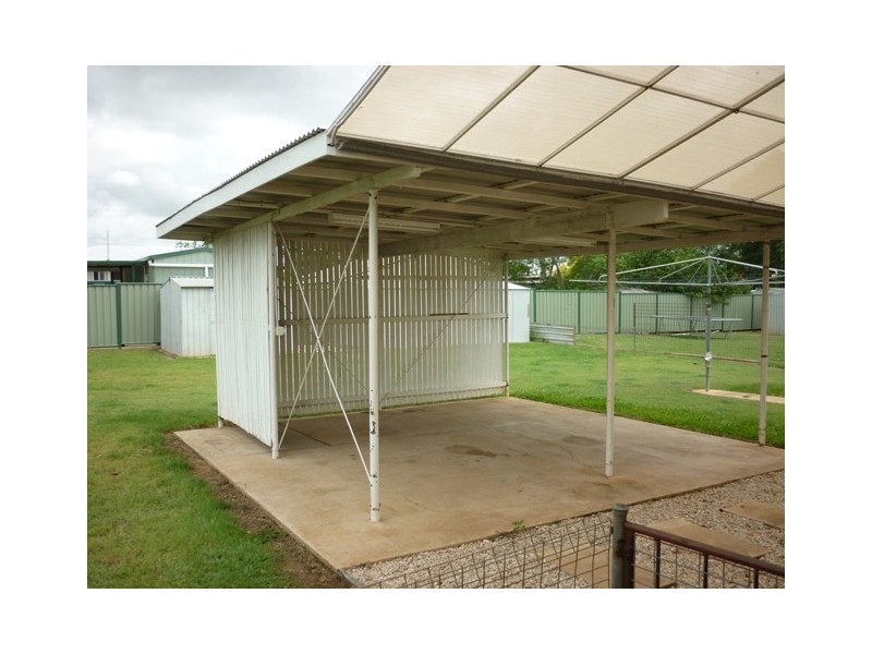 72  Arthur Street, Blackwater QLD 4717