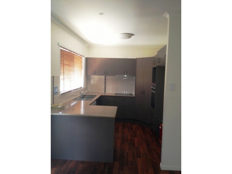 10 Hunter Street, Blackwater QLD 4717