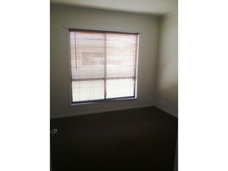 10 Hunter Street, Blackwater QLD 4717