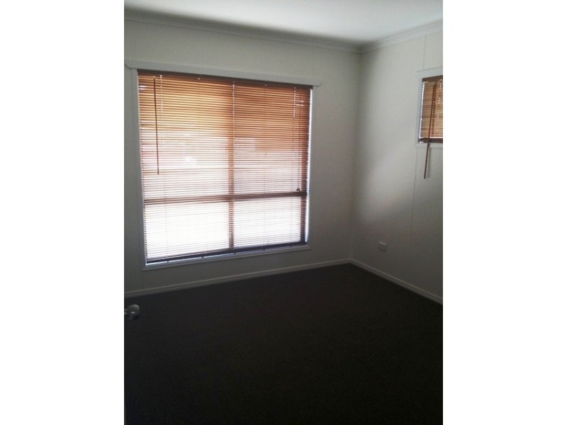 10 Hunter Street, Blackwater QLD 4717