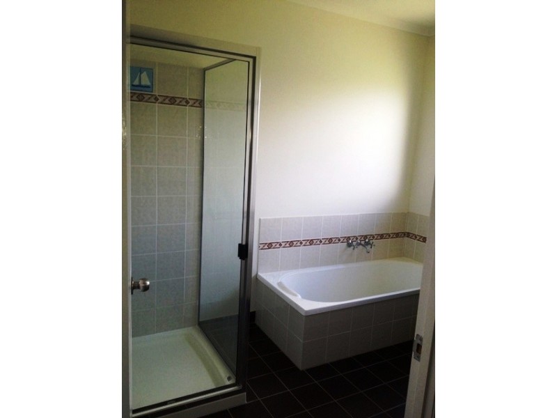 10 Hunter Street, Blackwater QLD 4717