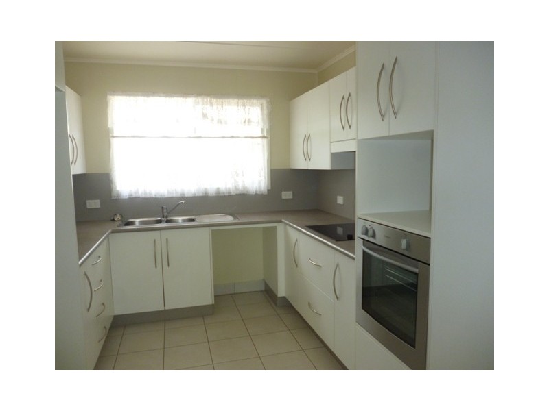 50 Wattle St, Blackwater QLD 4717