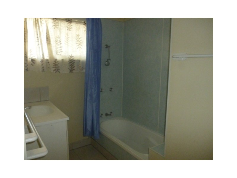 50 Wattle St, Blackwater QLD 4717