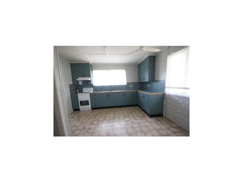 2 ARNOLD STREET, Blackwater QLD 4717