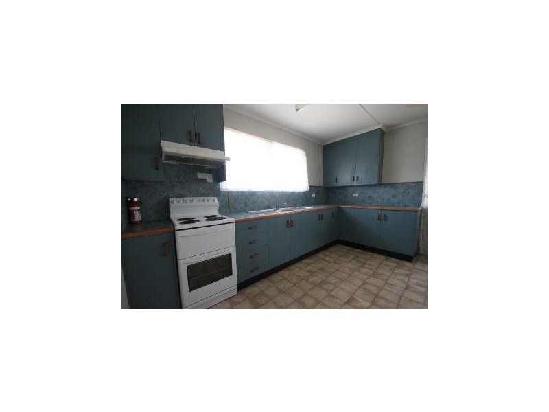 2 ARNOLD STREET, Blackwater QLD 4717