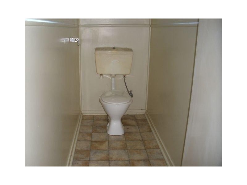 12 Arnold St, Blackwater QLD 4717