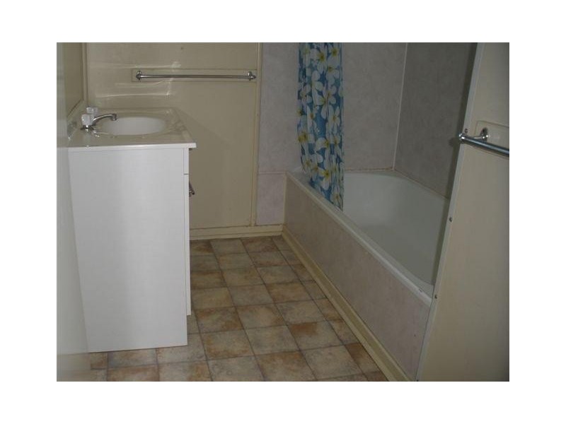 12 Arnold St, Blackwater QLD 4717