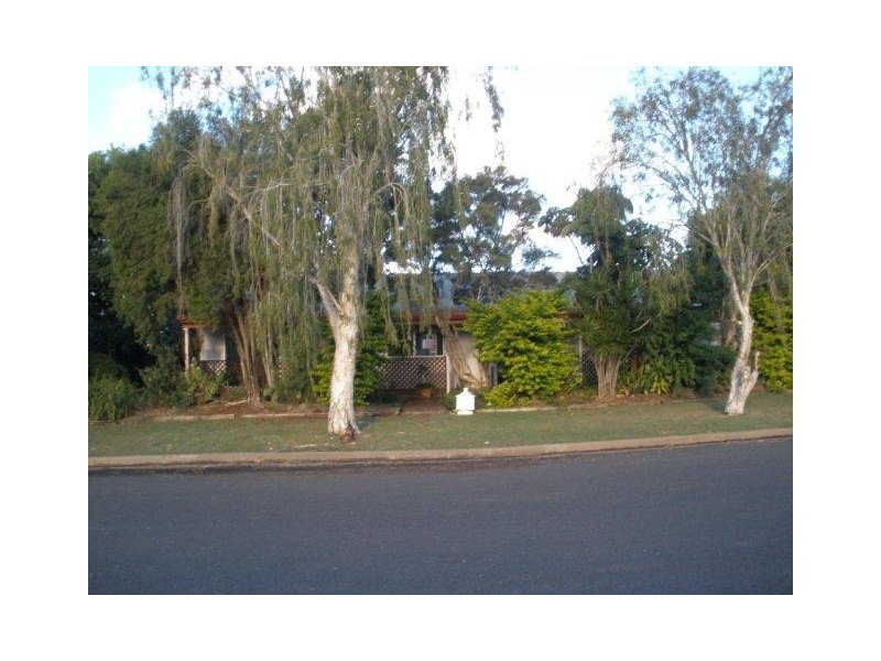 1 Rosewood St, Blackwater QLD 4717