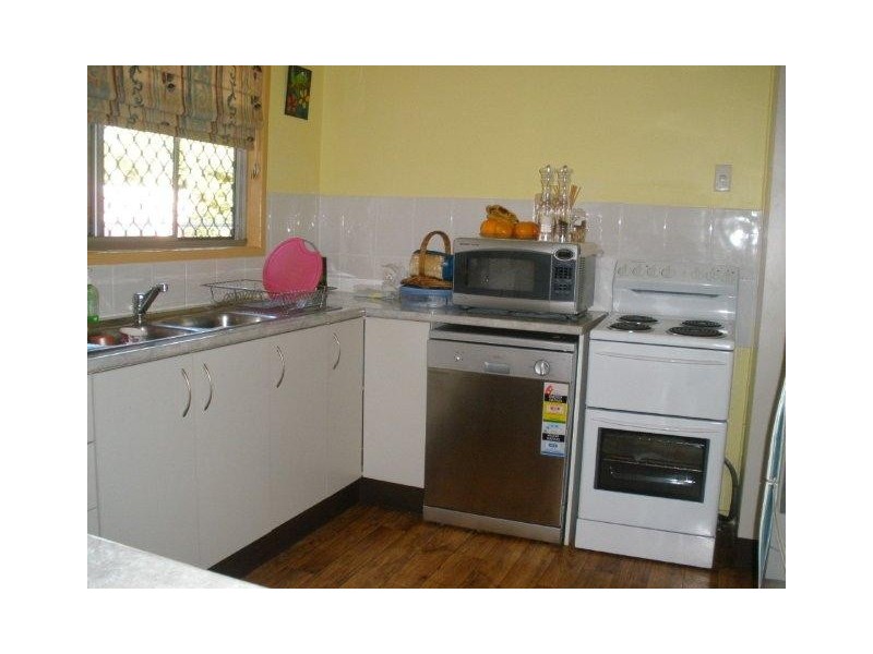 1 Rosewood St, Blackwater QLD 4717