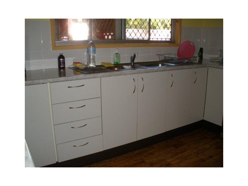 1 Rosewood St, Blackwater QLD 4717