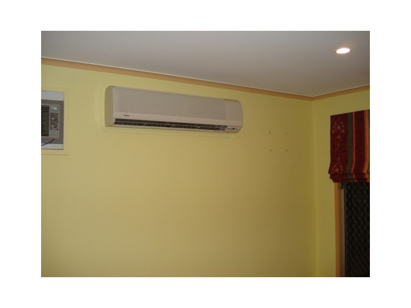 1 Rosewood St, Blackwater QLD 4717