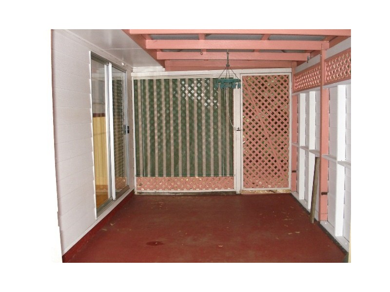 1 Rosewood St, Blackwater QLD 4717