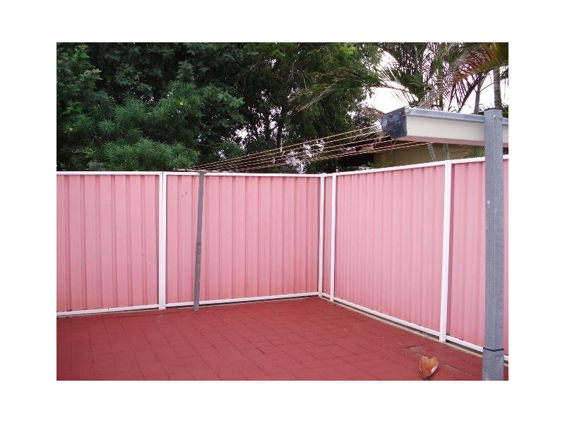 1 Rosewood St, Blackwater QLD 4717