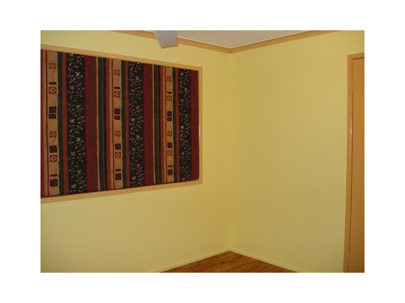 1 Rosewood St, Blackwater QLD 4717