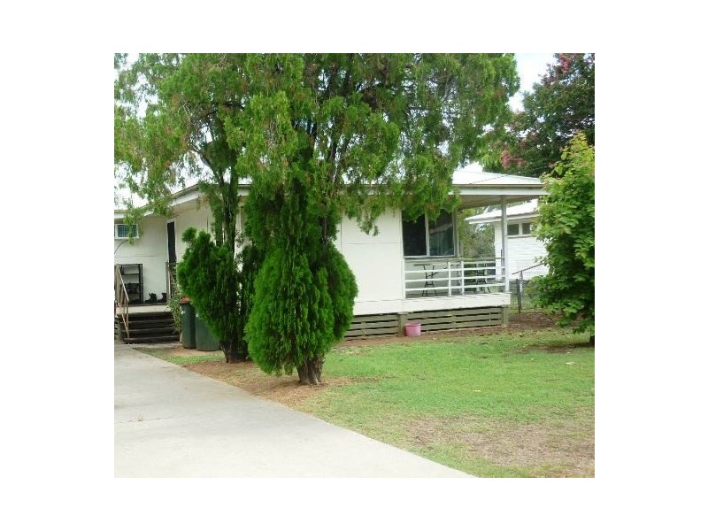 25 Seeman Street, Blackwater QLD 4717