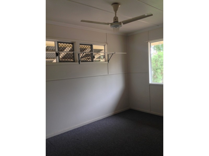 25 Seeman Street, Blackwater QLD 4717