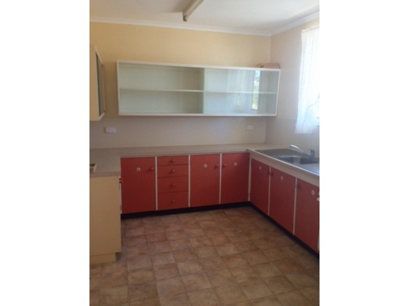 21 Acacia Street, Blackwater QLD 4717