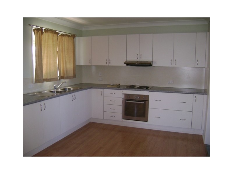 2/13 Boronia Street, Blackwater QLD 4717