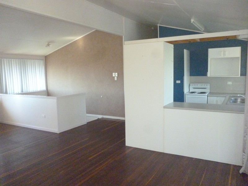 33 Hunter Street, Blackwater QLD 4717