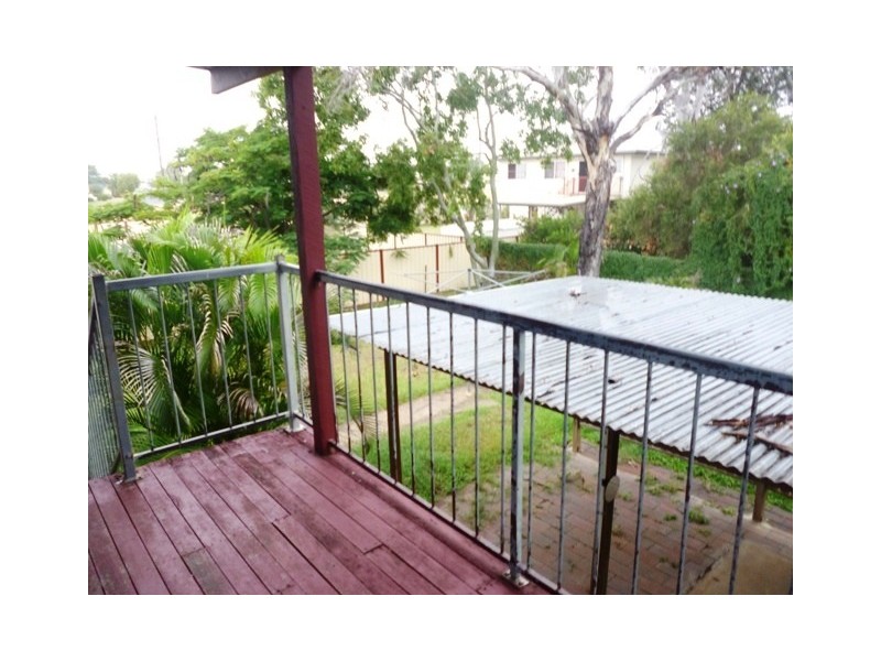 33 Hunter Street, Blackwater QLD 4717