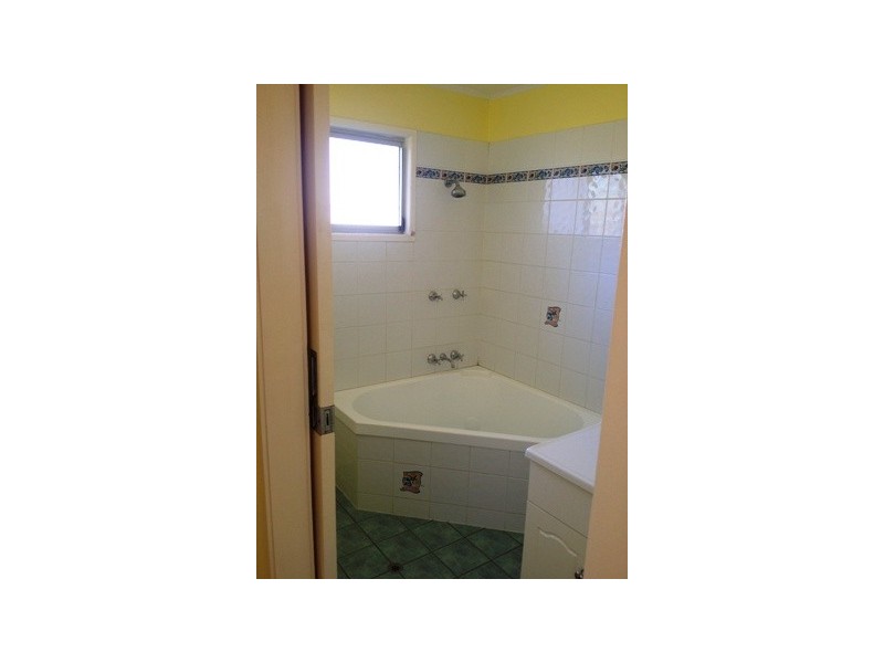 9 Elm Street, Blackwater QLD 4717