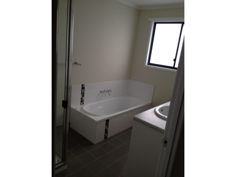 2 Hunter Street, Blackwater QLD 4717