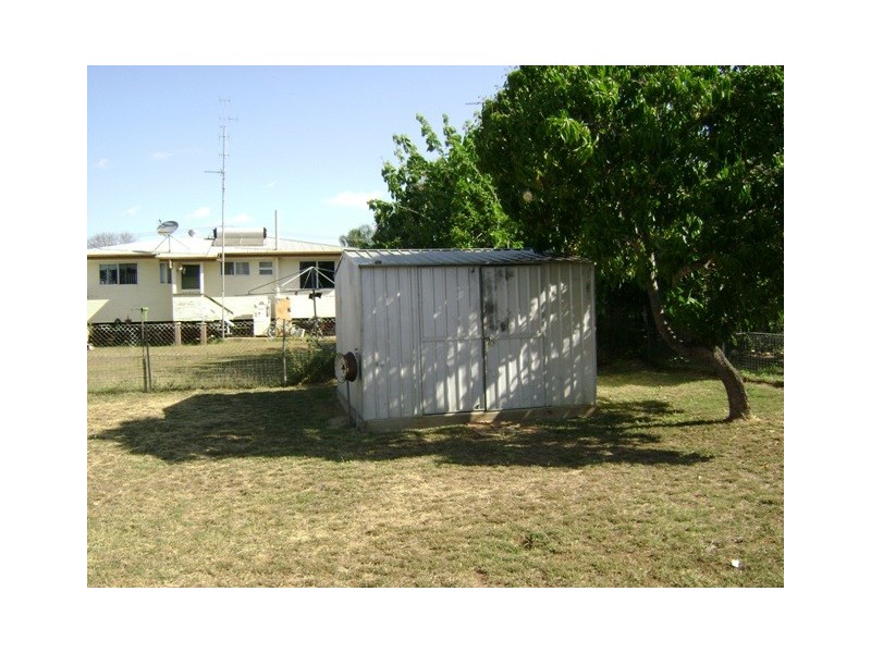 25 Wattle Street, Blackwater QLD 4717