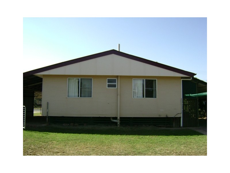 25 Wattle Street, Blackwater QLD 4717