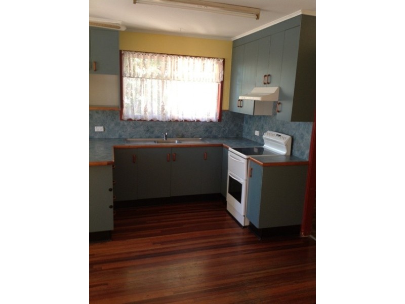 25 Wattle Street, Blackwater QLD 4717