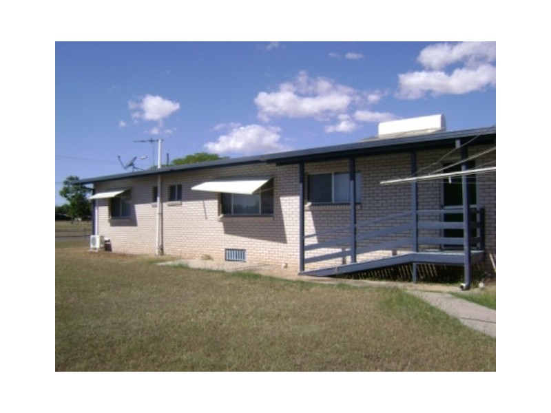 2 Evans Street, Blackwater QLD 4717