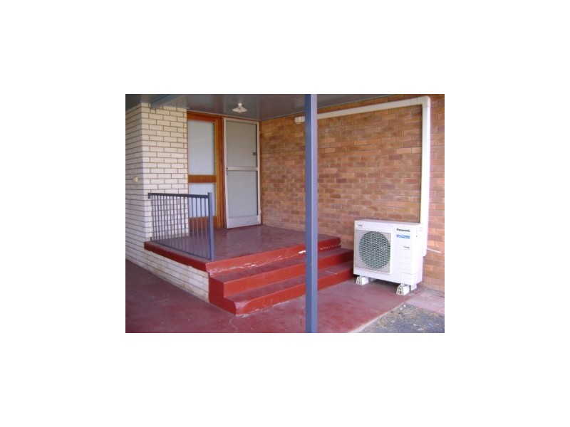 2 Evans Street, Blackwater QLD 4717