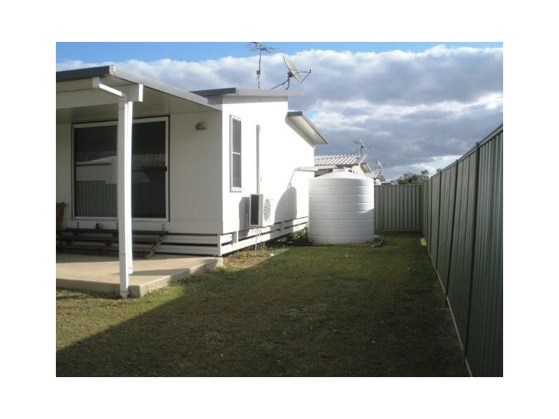 16 Hunter Street, Blackwater QLD 4717