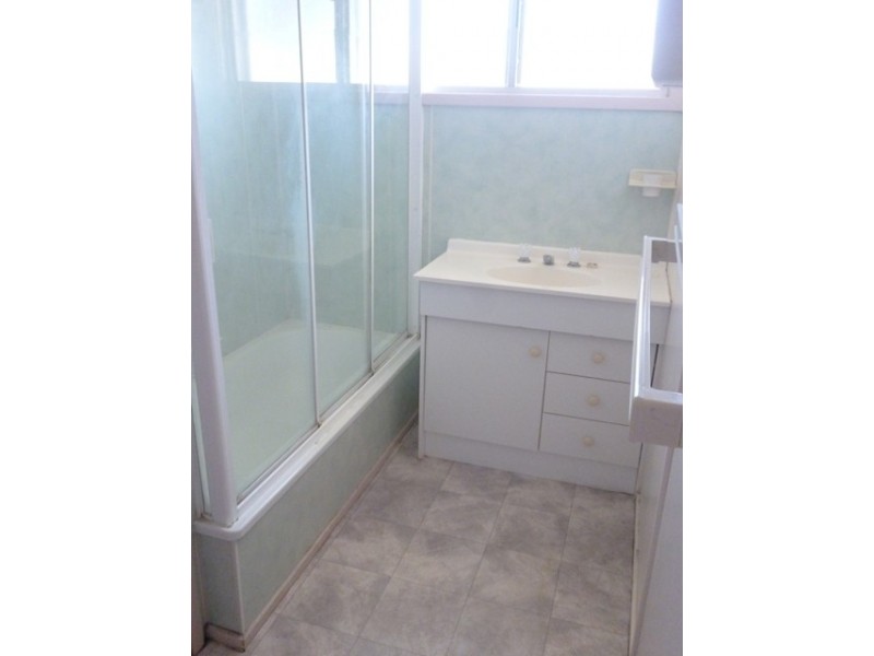 13 Bluff Street, Blackwater QLD 4717