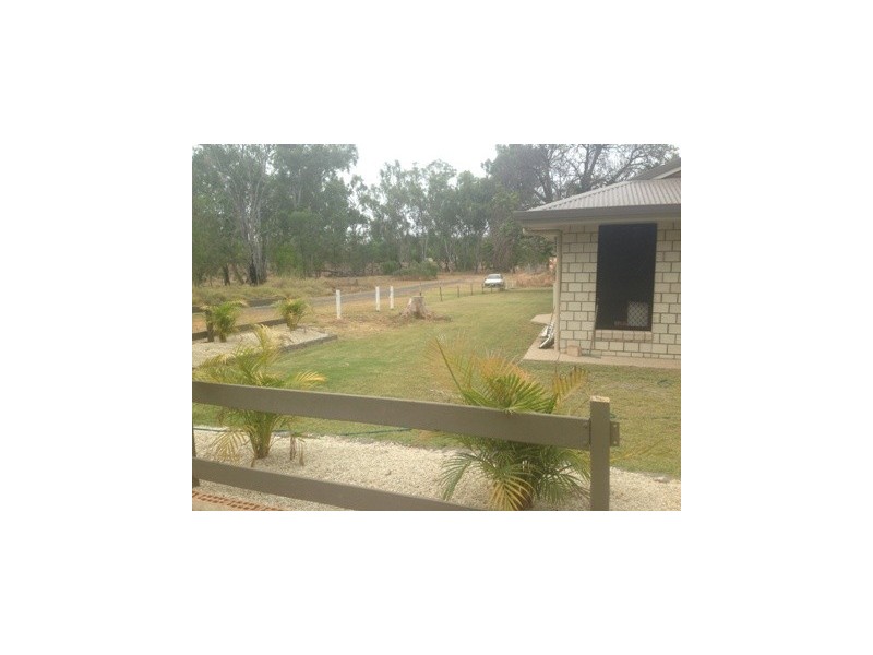 15 Creek Street, Bluff QLD 4702