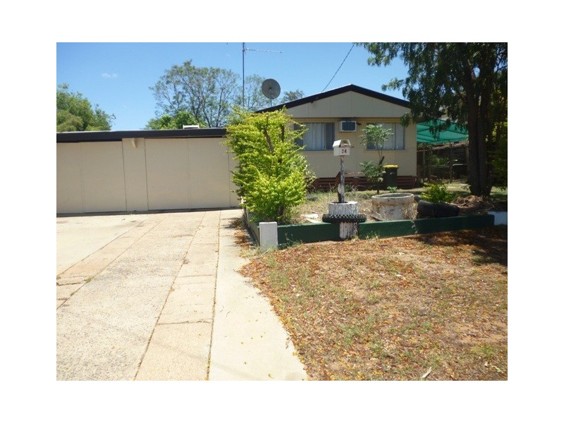 24 Wey Street, Blackwater QLD 4717