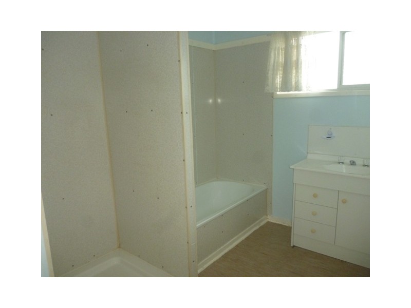 26 Wattle Street, Blackwater QLD 4717