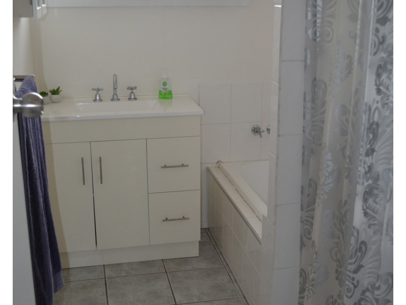 29 Arnold Street, Blackwater QLD 4717