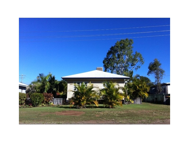 19 West Street, Bluff QLD 4702