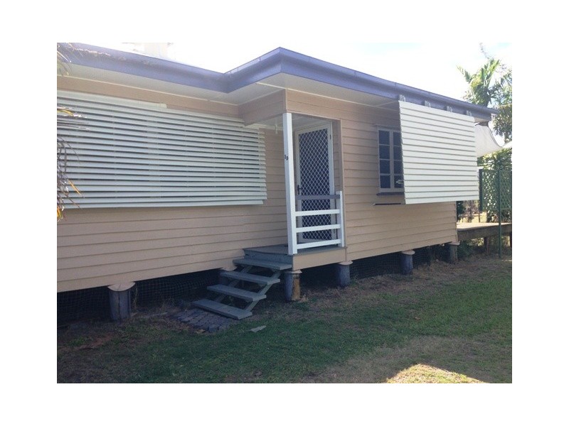 19 West Street, Bluff QLD 4702
