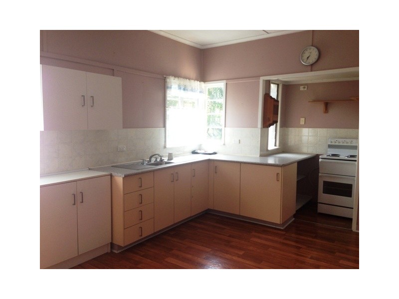 19 West Street, Bluff QLD 4702