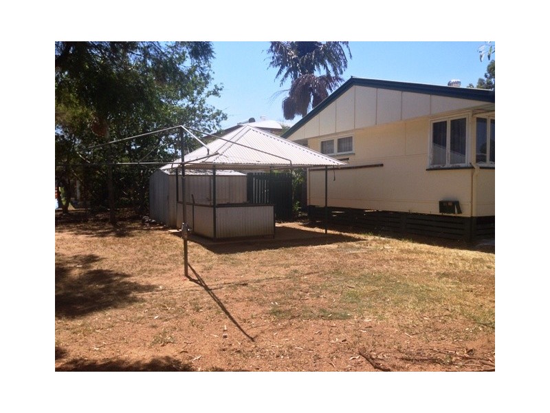 19 Seeman St, Blackwater QLD 4717