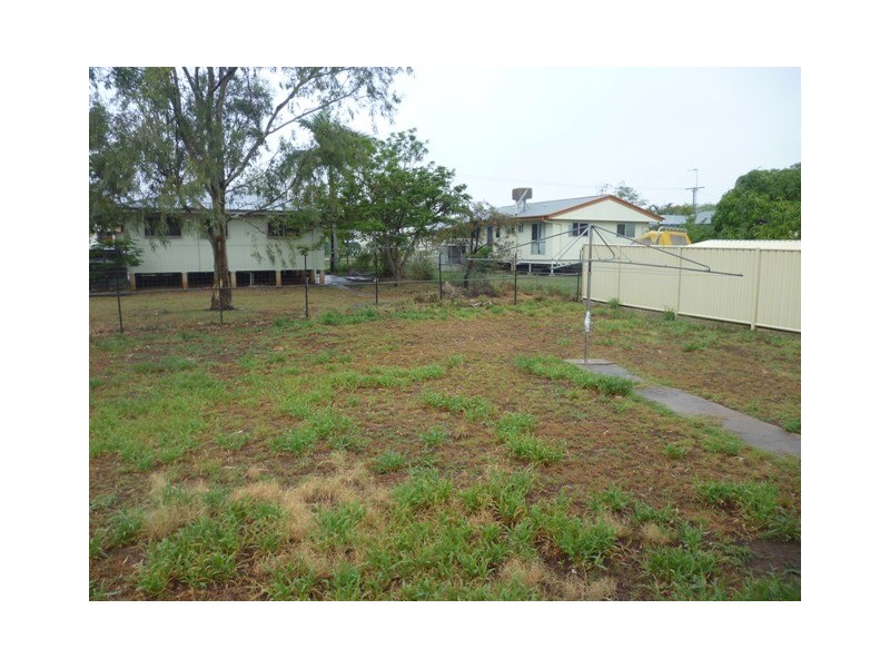 5 Long Street, Blackwater QLD 4717
