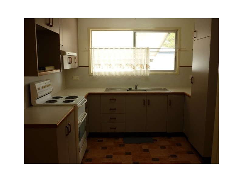 60 Acacia Street, Blackwater QLD 4717