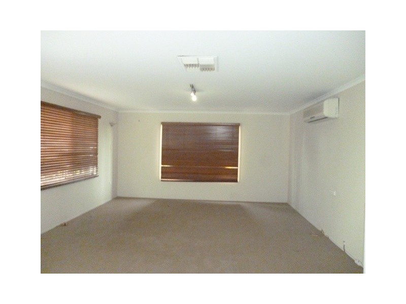 20 Cork Street, Blackwater QLD 4717