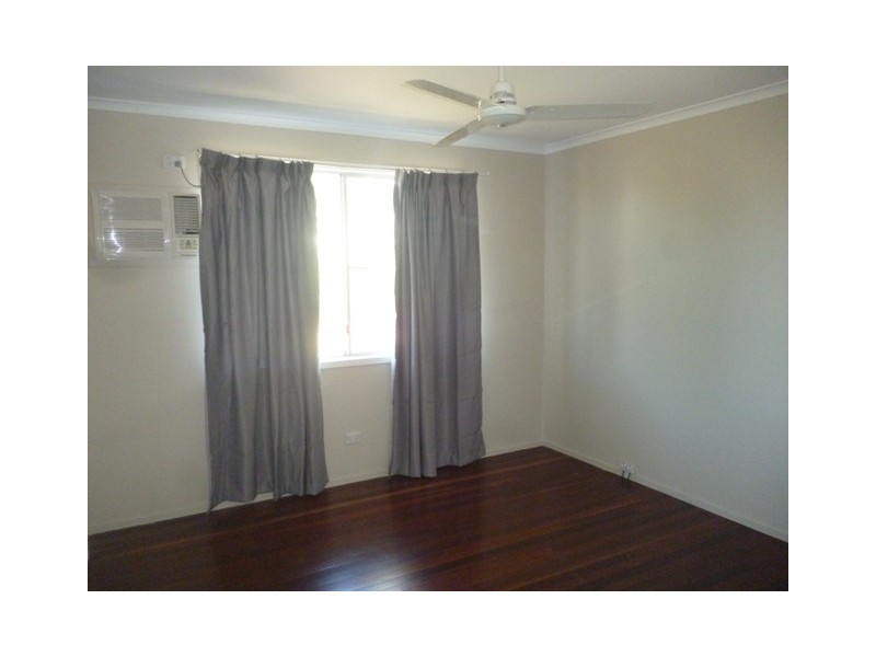 10 Cork Street, Blackwater QLD 4717